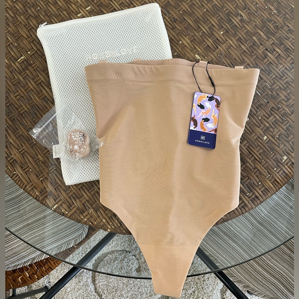 Honeylove shapewear. Color - sand. Size- m. Brand new with tags. Never worn.